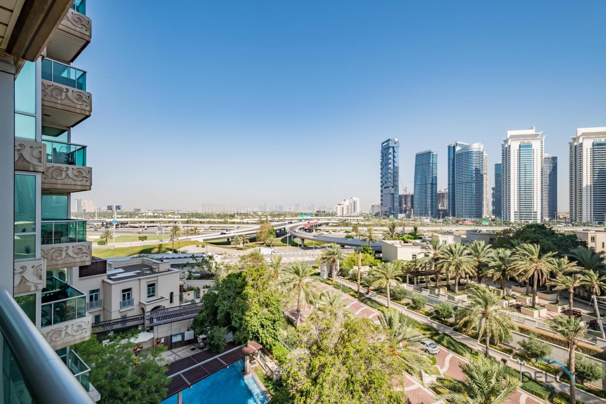 Spacious 2br At Murjan Emaar Six Towers Marina By Deluxe Homes Apartamento Dubai