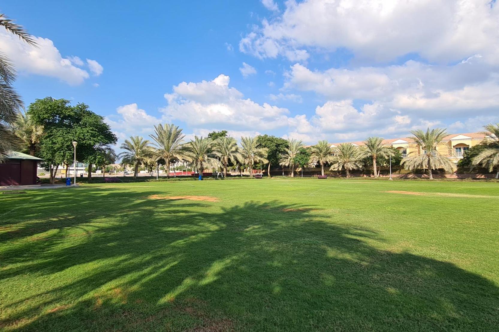 Bungalow 8 - Luxury 1-bedroom In Jvt Dubai