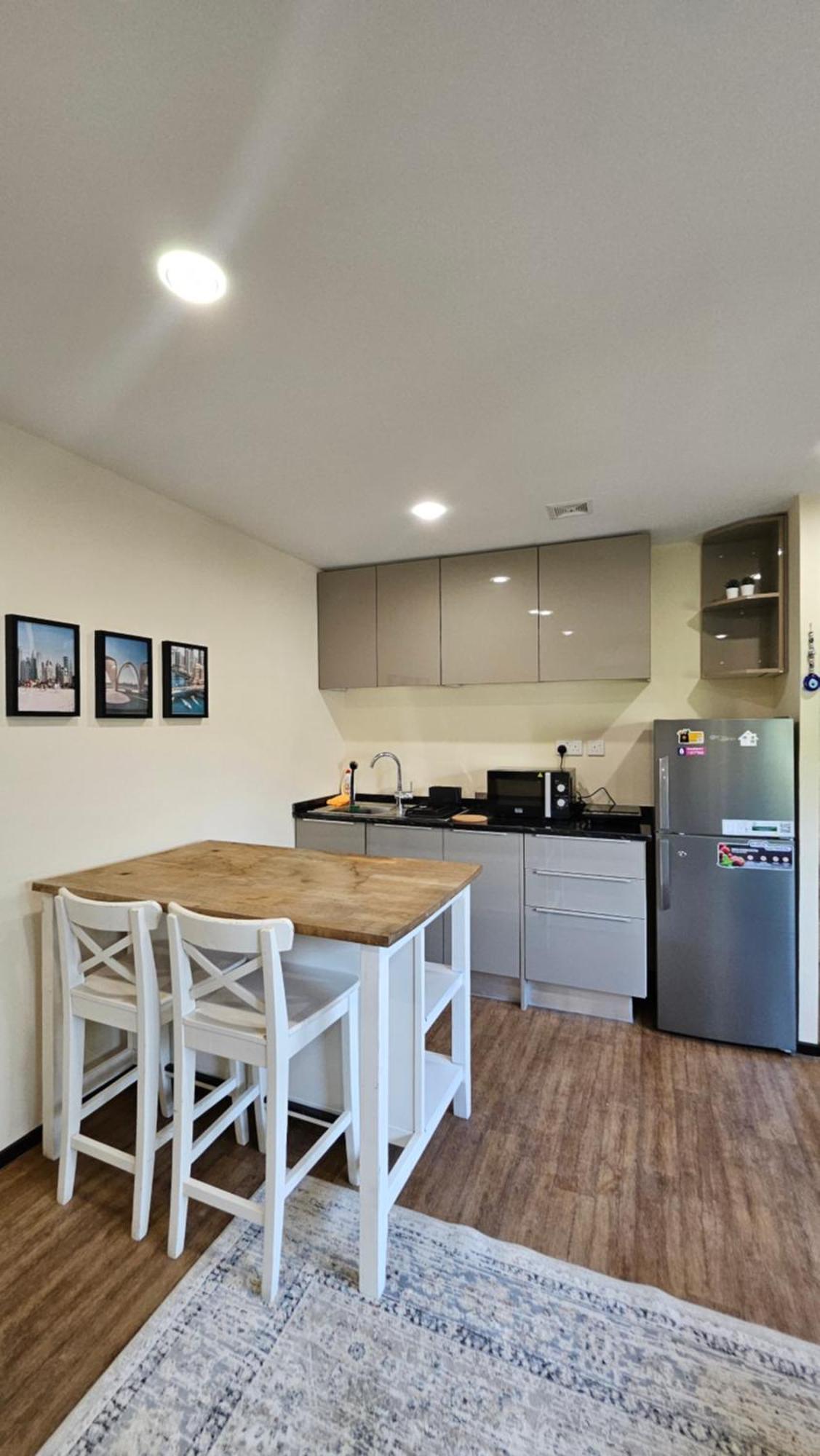 Bungalow 8 - Luxury 1-bedroom In Jvt Guest house Dubai