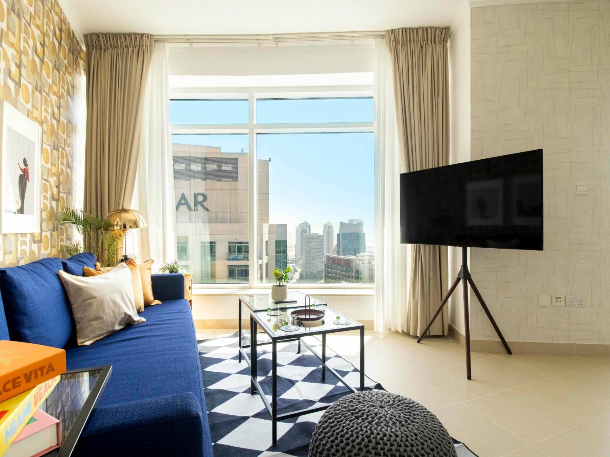 Spacious 2br In Downtown In High Floor Apartment