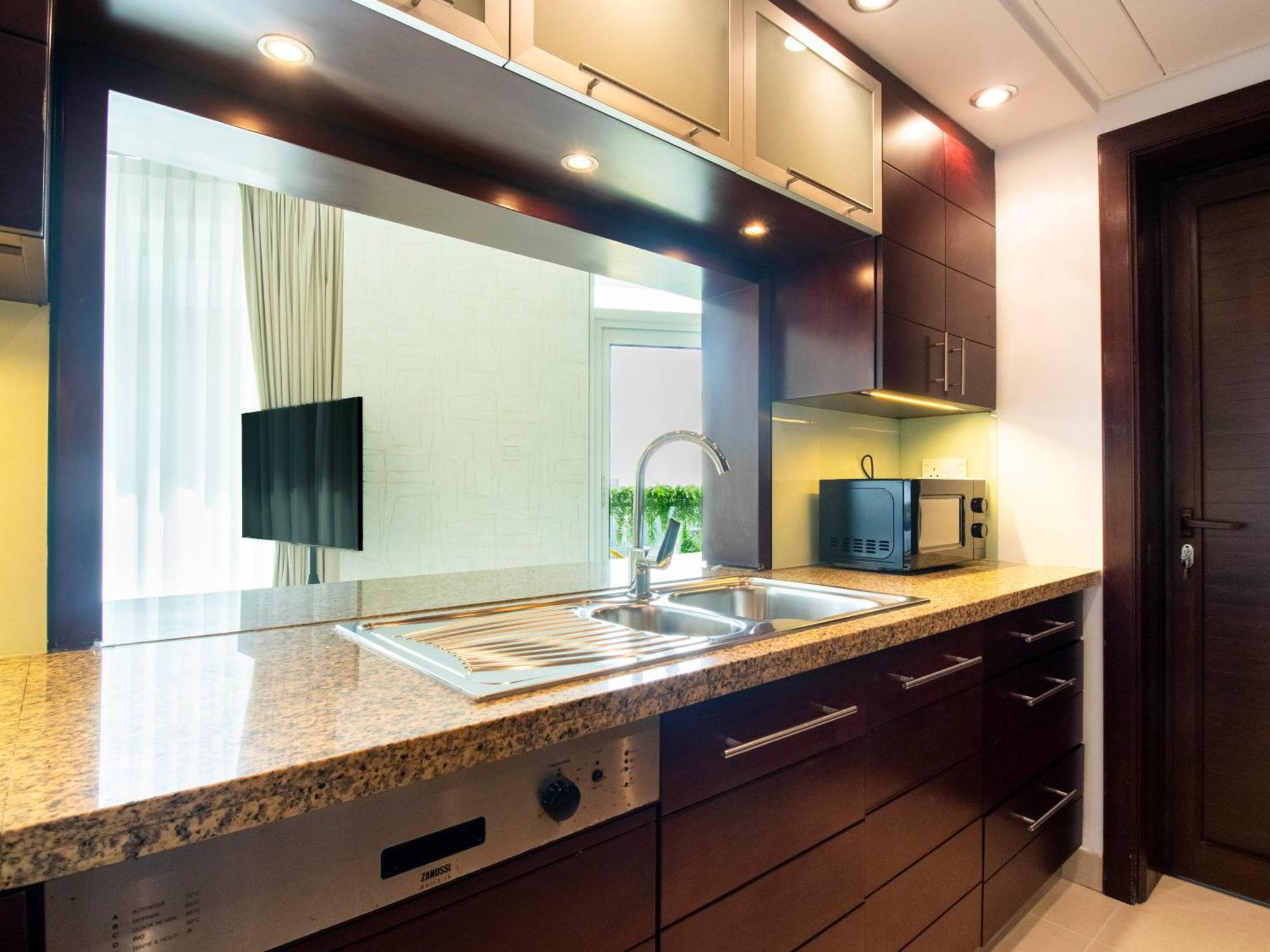 Spacious 2br In Downtown In High Floor * Dubai