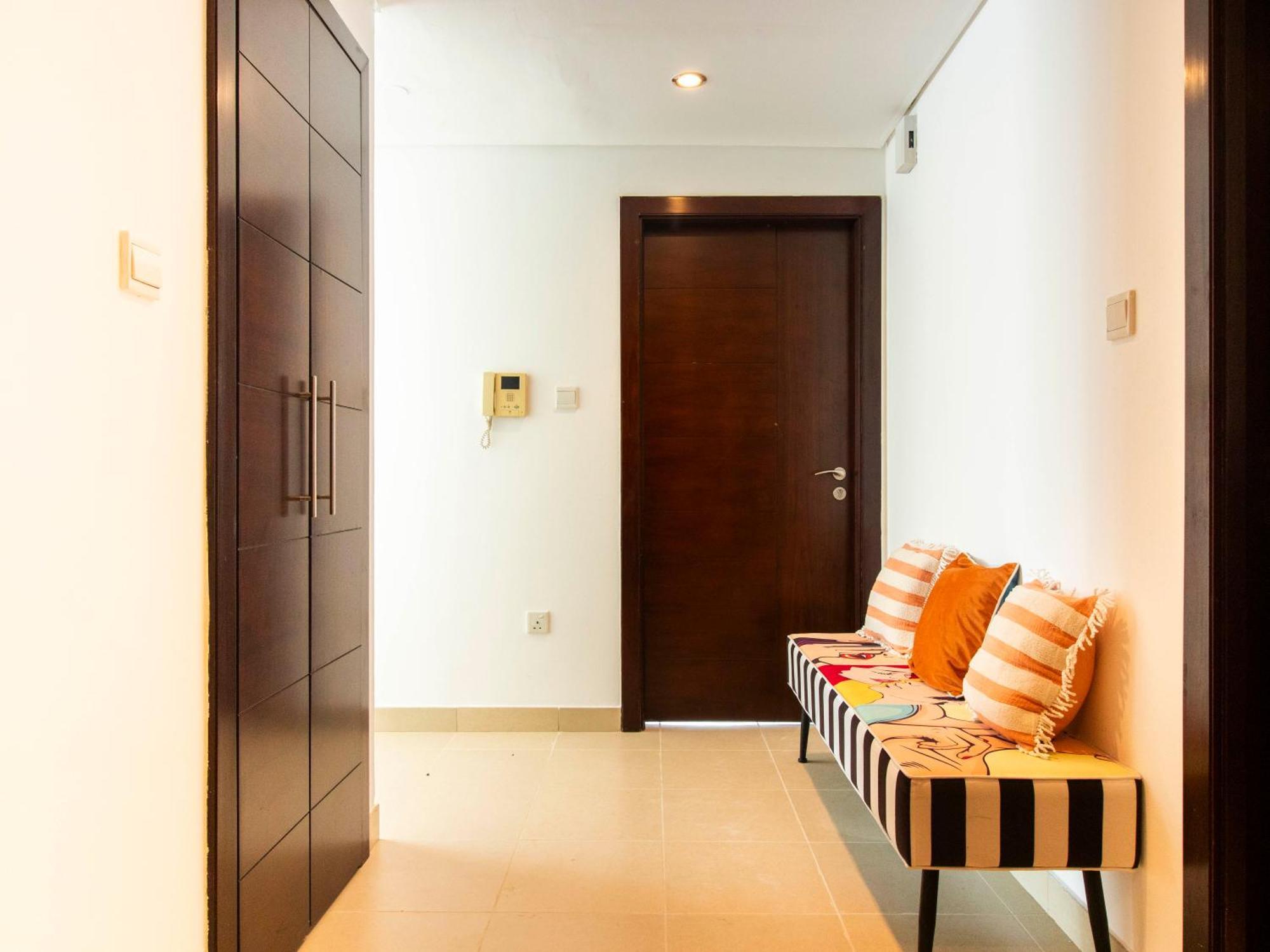 Spacious 2br In Downtown In High Floor * Dubai