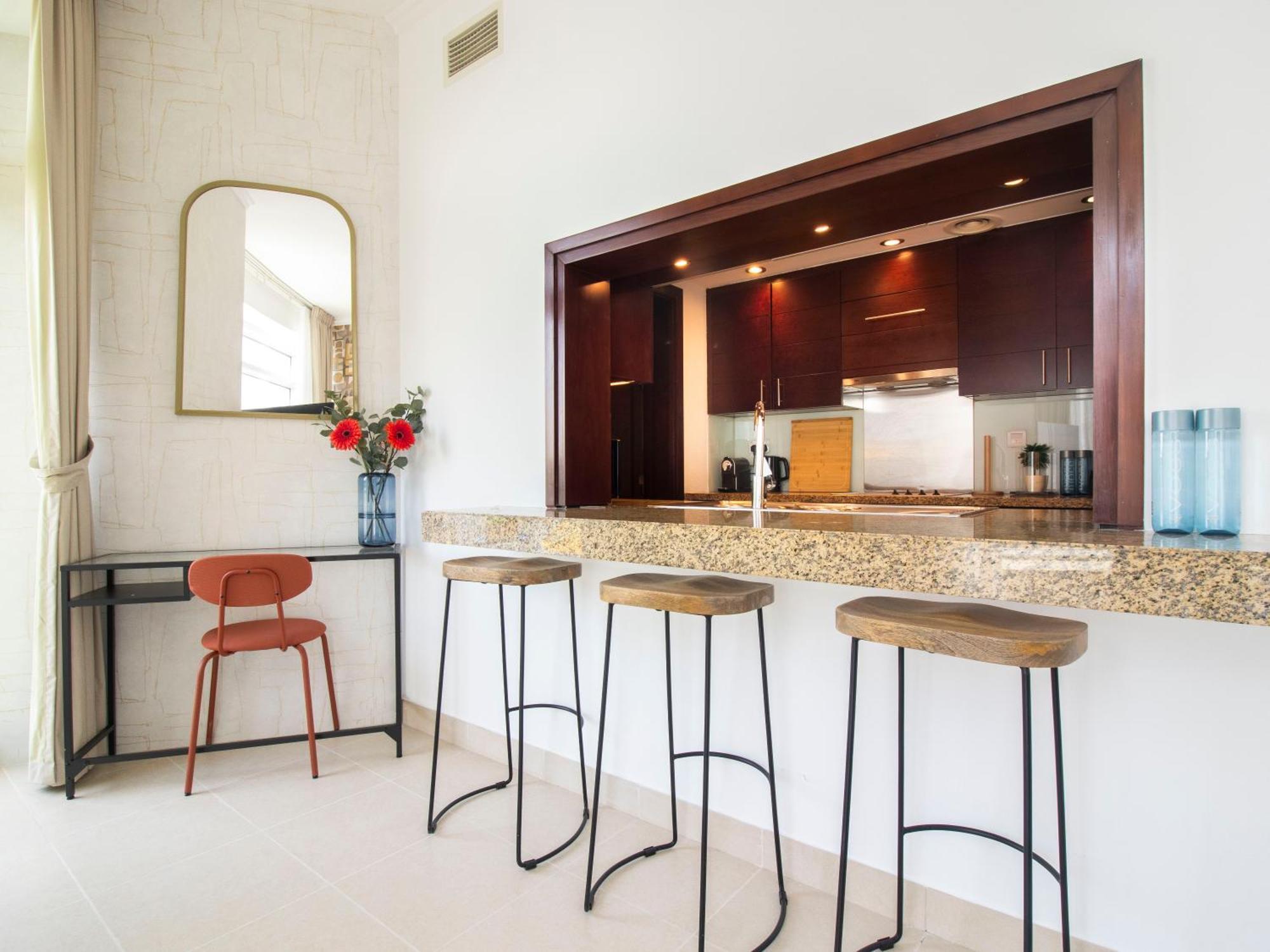 Apartment Spacious 2br In Downtown In High Floor Dubai