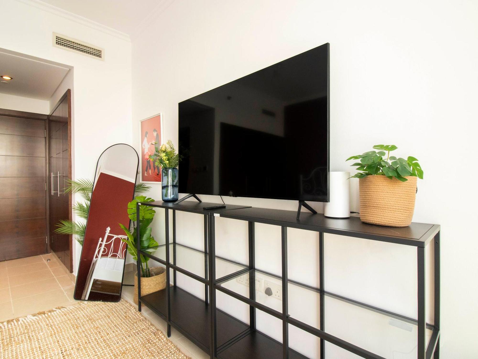 Spacious 2br In Downtown In High Floor Dubai