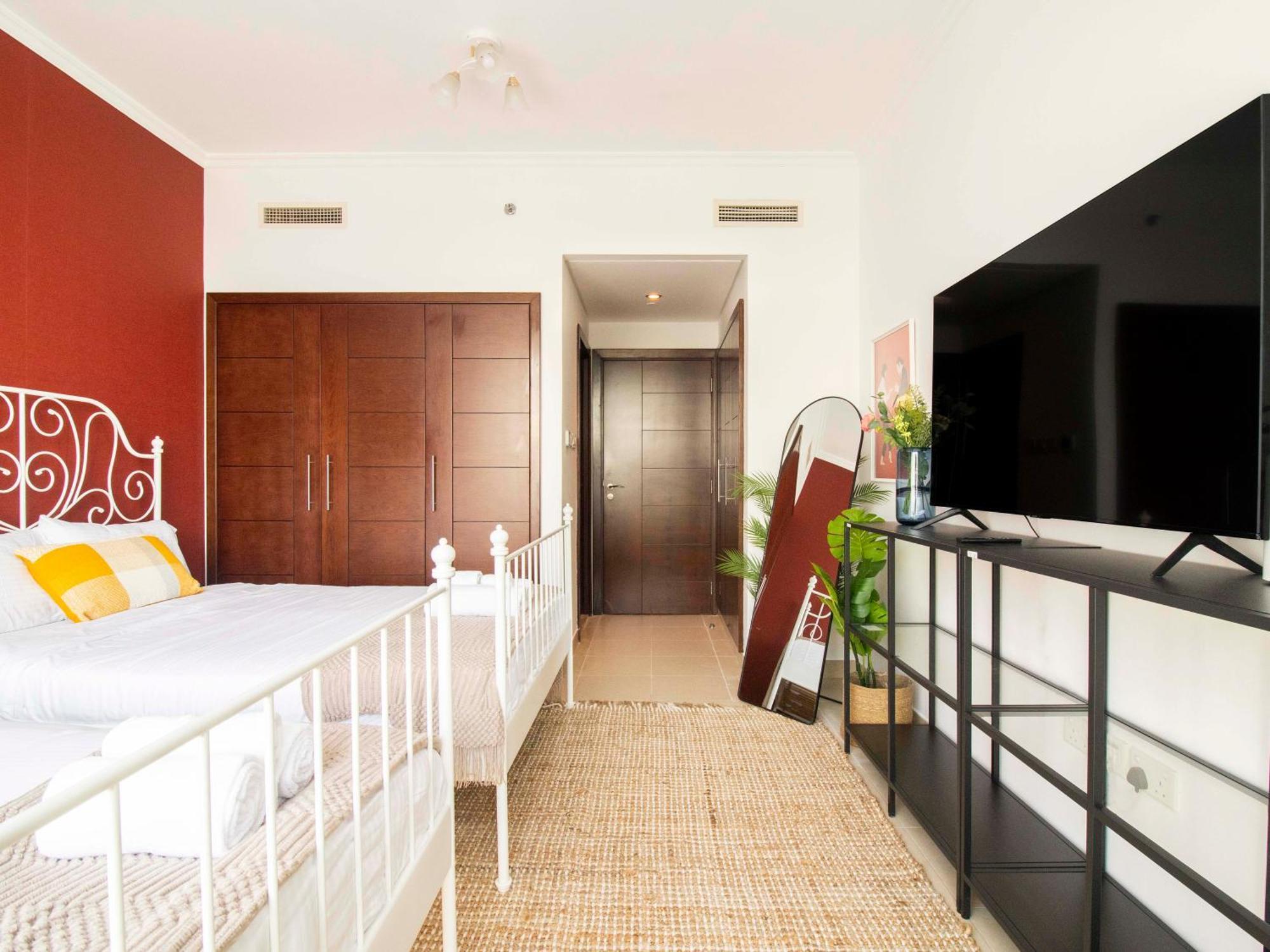 Spacious 2br In Downtown In High Floor Dubai