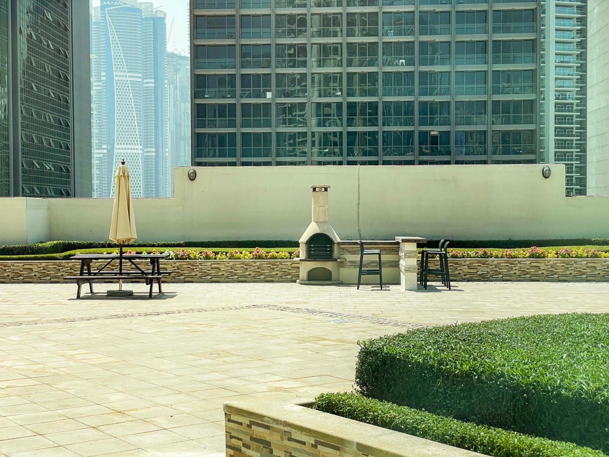 Spacious 2br In Downtown In High Floor Apartment *