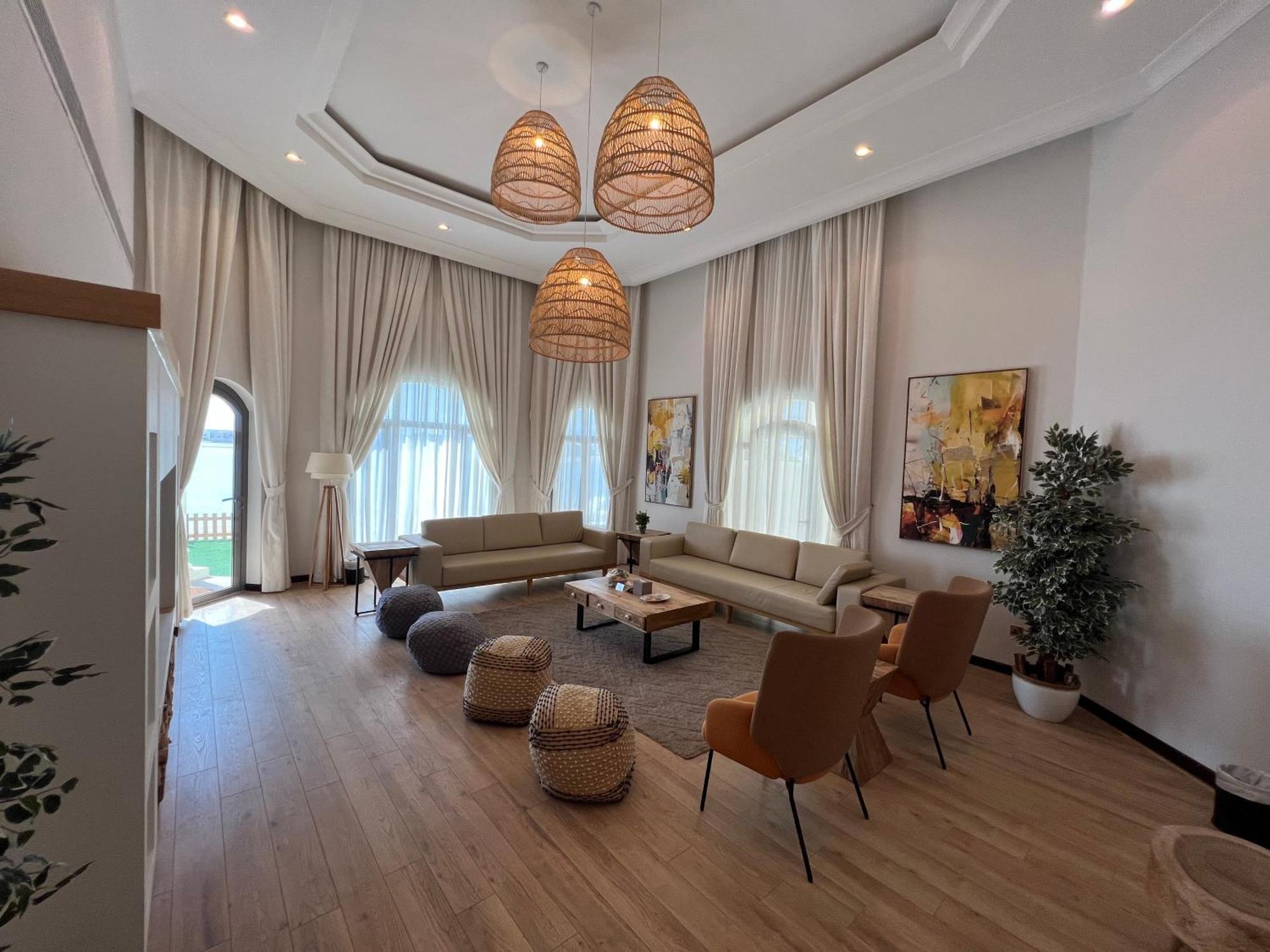 Living In Villa Dubai