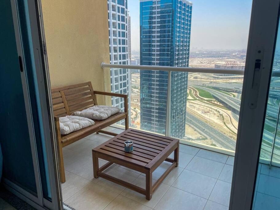 Unwind Above The Clouds, High Floor Gem Near Jbr, Marina & Dmcc Metro * Dubai