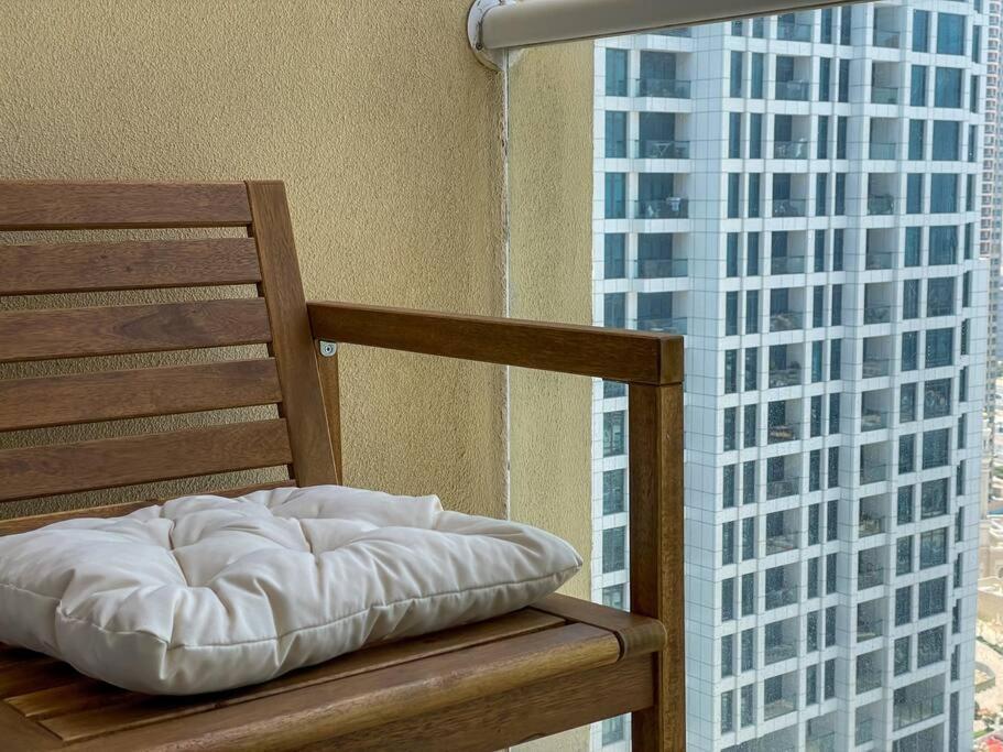 Unwind Above The Clouds, High Floor Gem Near Jbr, Marina & Dmcc Metro