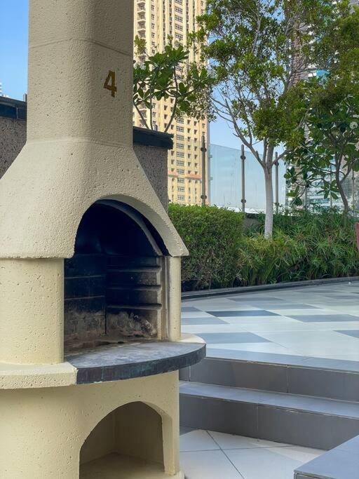 Unwind Above The Clouds, High Floor Gem Near Jbr, Marina & Dmcc Metro * Dubai