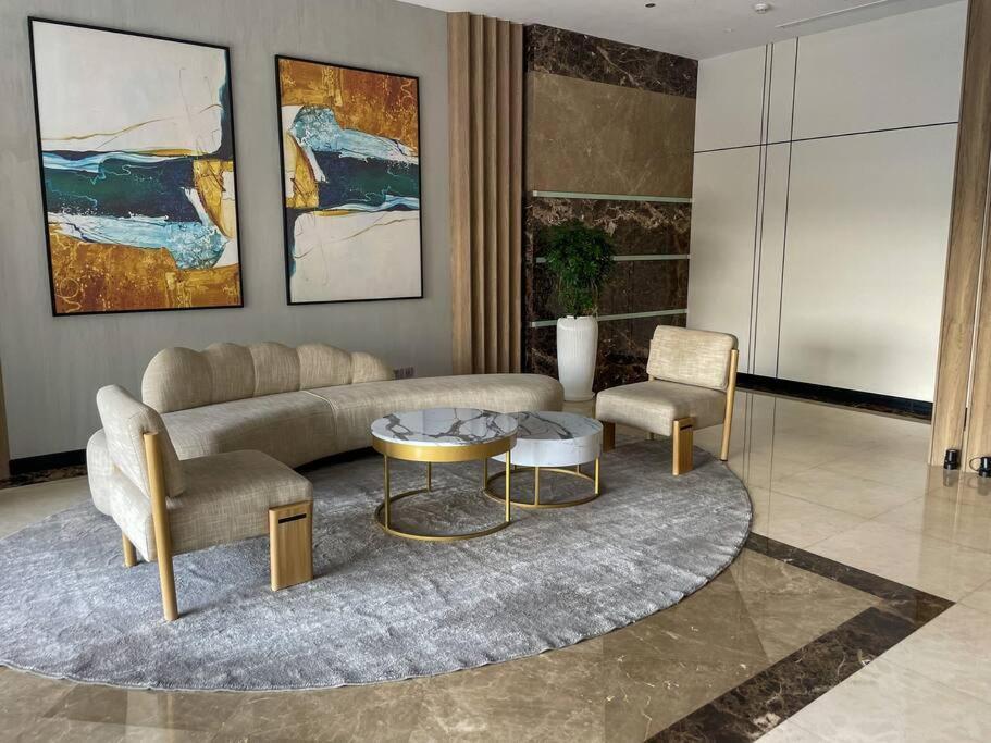 Unwind Above The Clouds, High Floor Gem Near Jbr, Marina & Dmcc Metro *