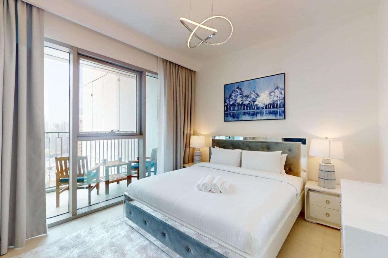 Downtown Views 2 - Sleek Two Bedroom Apartment Dubai