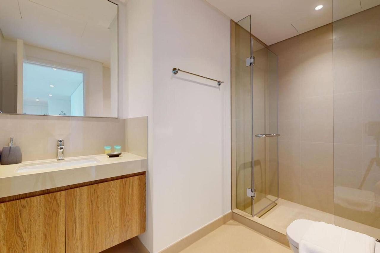 Downtown Views 2 - Sleek Two Bedroom Apartment *