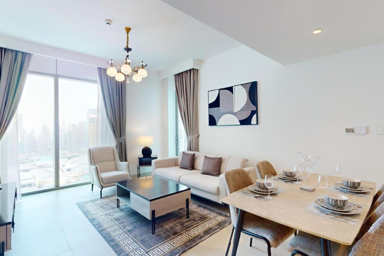 Apartment Downtown Views 2 - Sleek Two Bedroom Dubai