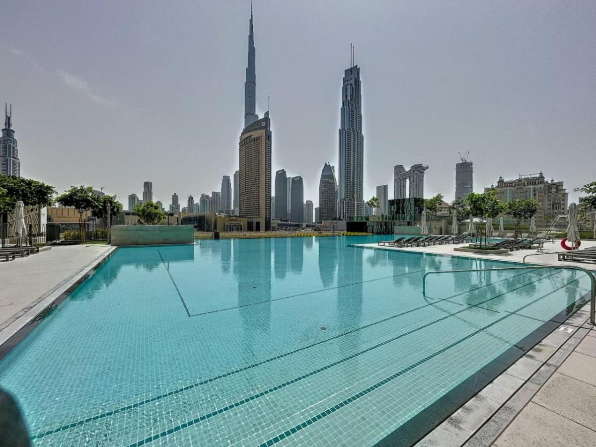Downtown Views 2 - Sleek Two Bedroom * Dubai