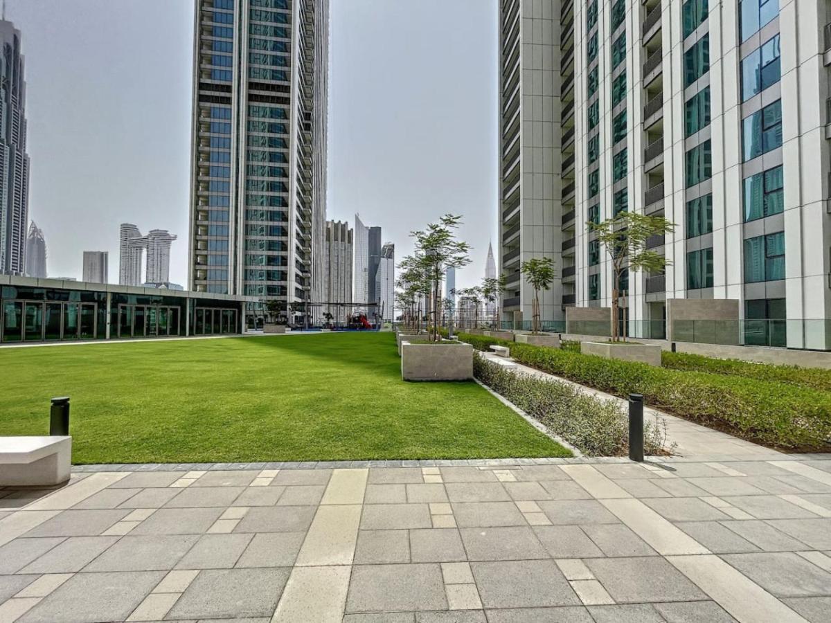 Apartment Downtown Views 2 - Sleek Two Bedroom *