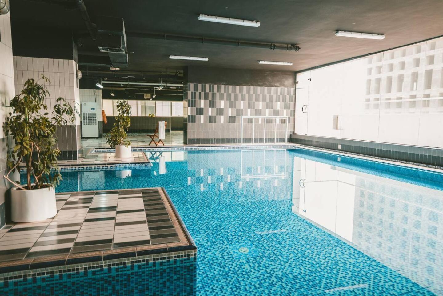 Wake Up To Sea Views In A Blue Lush On 51st Aparthotel Dubai