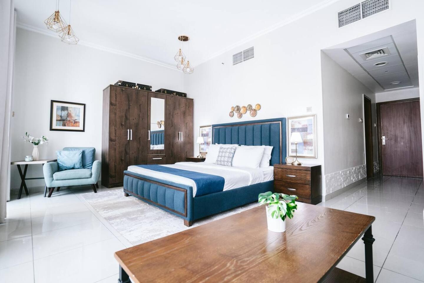 Aparthotel Wake Up To Sea Views In A Blue Lush On 51st *