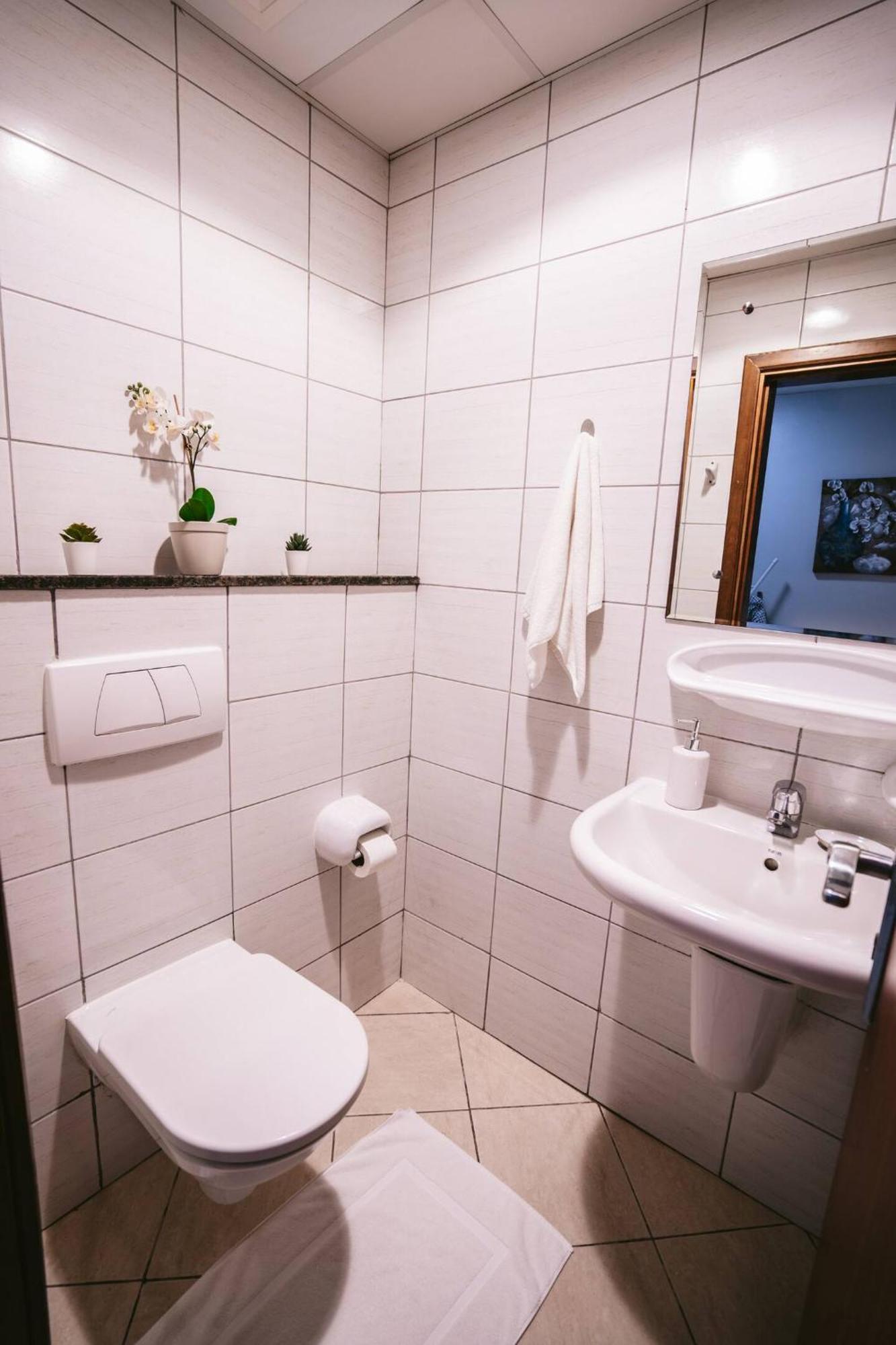 Wake Up To Sea Views In A Blue Lush On 51st