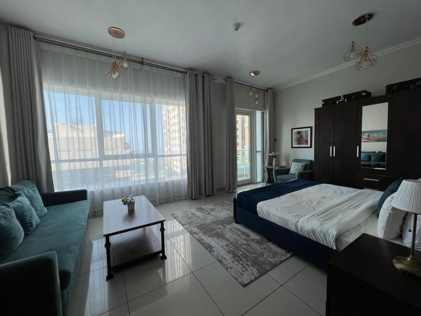 Wake Up To Sea Views In A Blue Lush On 51st Aparthotel