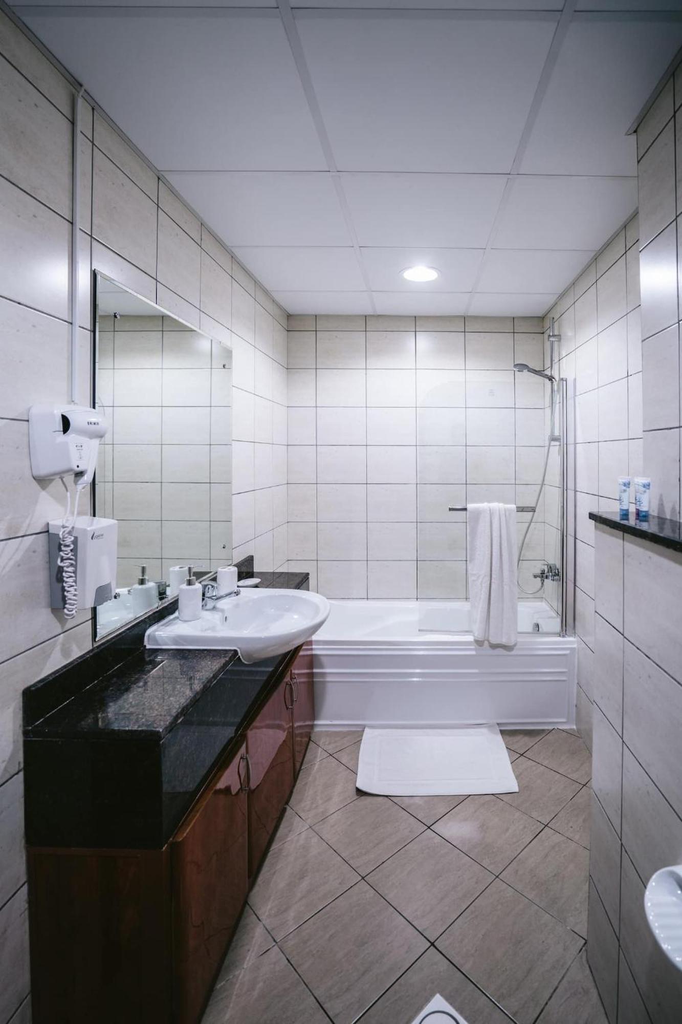 Wake Up To Sea Views In A Blue Lush On 51st Dubai