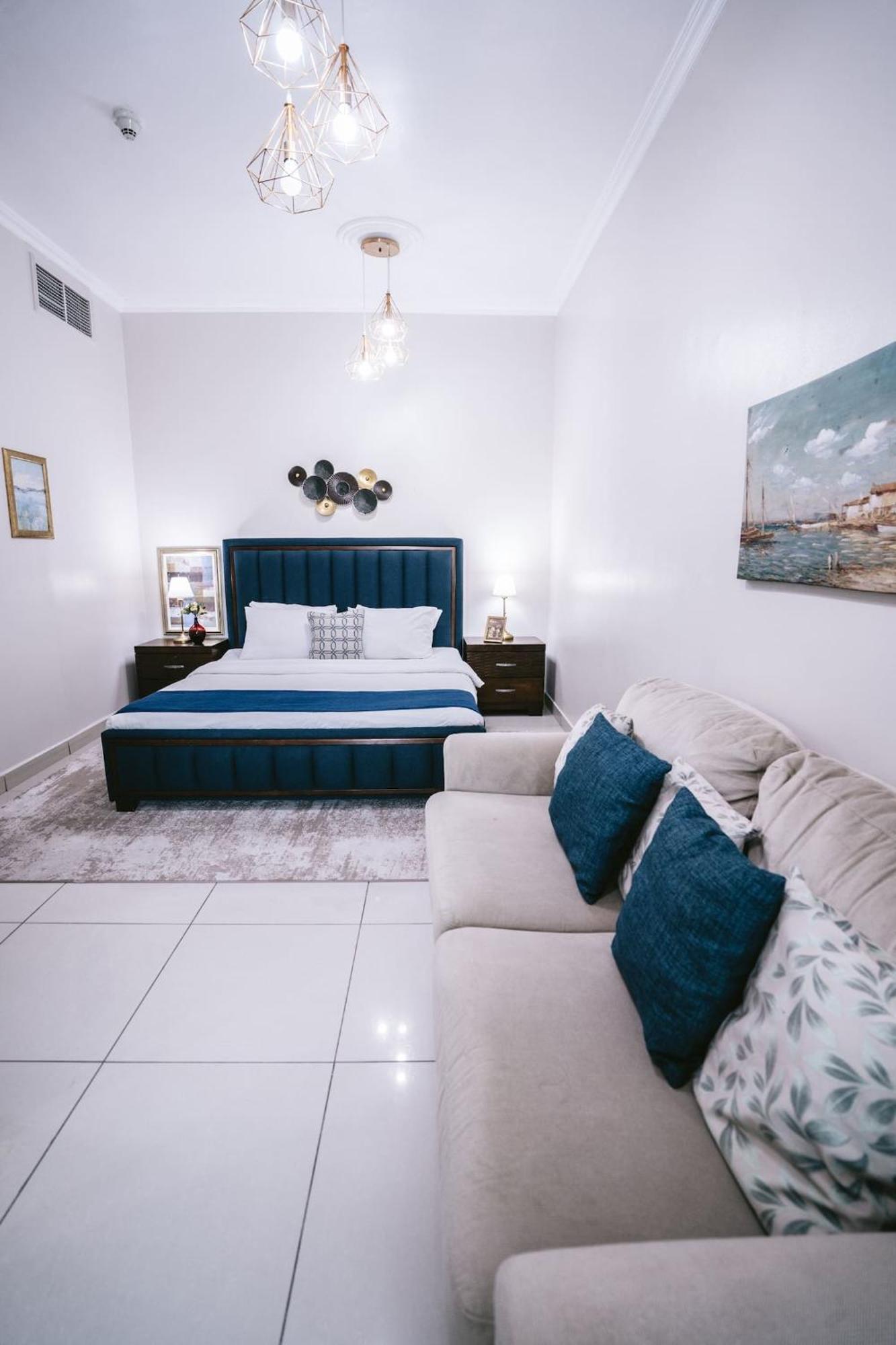 Aparthotel Wake Up To Sea Views In A Blue Lush On 51st
