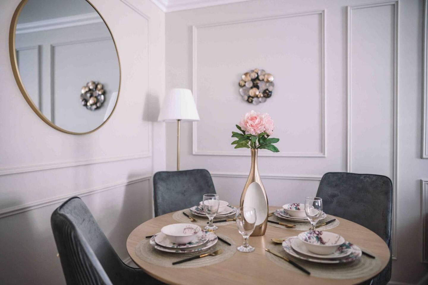 Sea & Palm View Elegant 1 Bedroom * Dubai