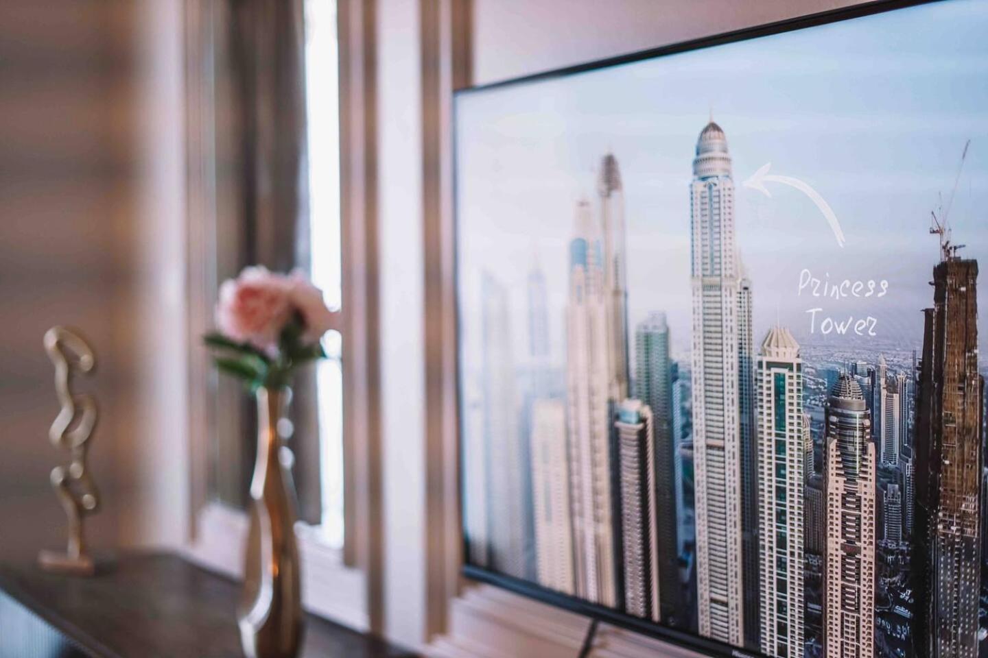 Sea & Palm View Elegant 1 Bedroom Apartment Dubai