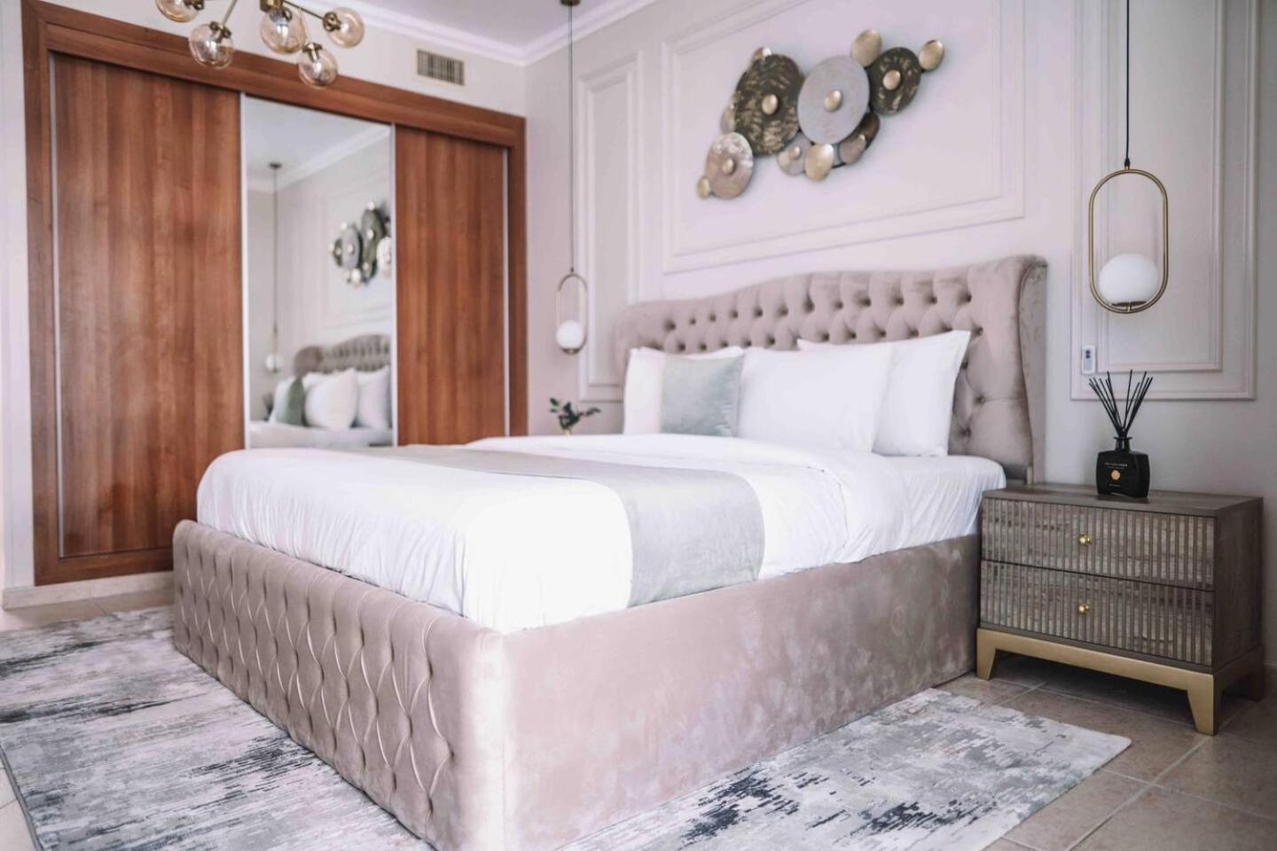 Sea & Palm View Elegant 1 Bedroom Dubai