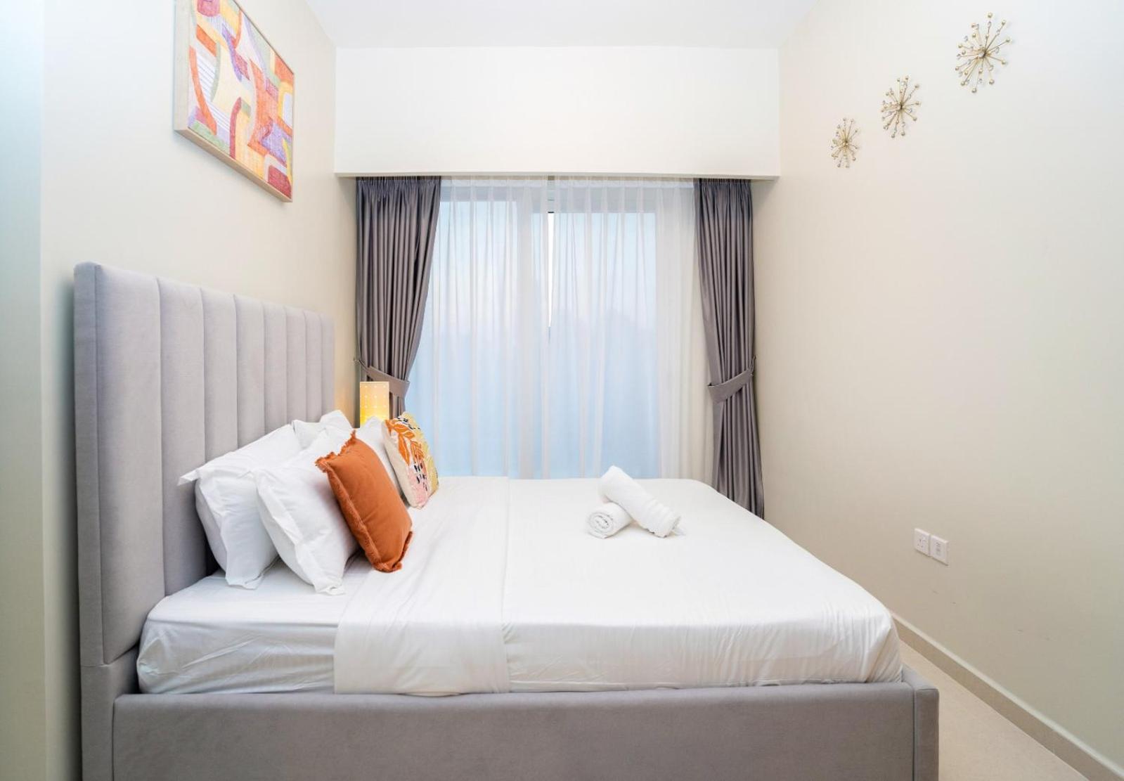 Burj Khalifa And Canal Views - Luxury Apartments For Rent In Dubai Business Bay
