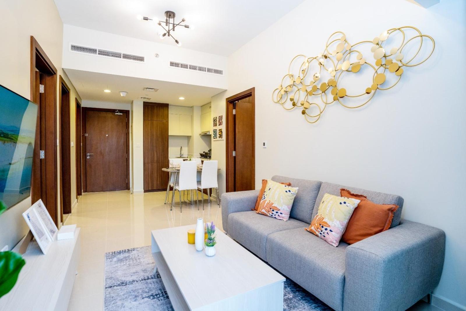 Burj Khalifa And Canal Views - Luxury Apartments For Rent In Dubai Business Bay *