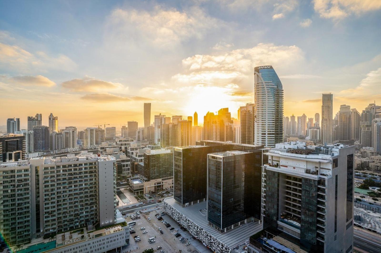 Burj Khalifa And Canal Views - Luxury Apartments For Rent In Dubai Business Bay Dubai