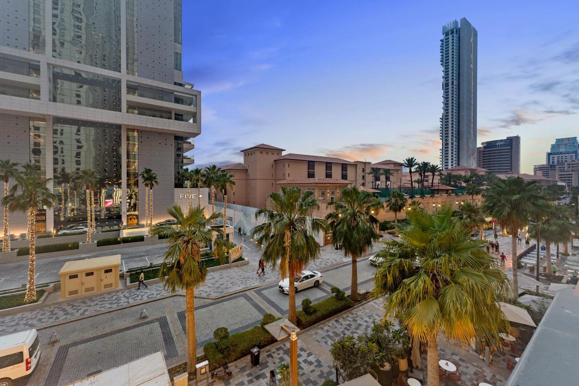 Apartment Jumeirah Residents, Free Parking Dubai