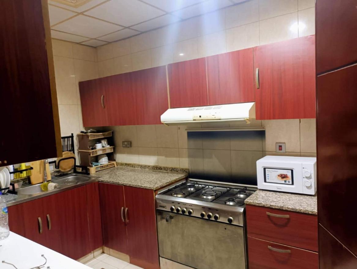 Al Barsha 1 Room, Capsule, Bedspace - For Female Homestay Dubai