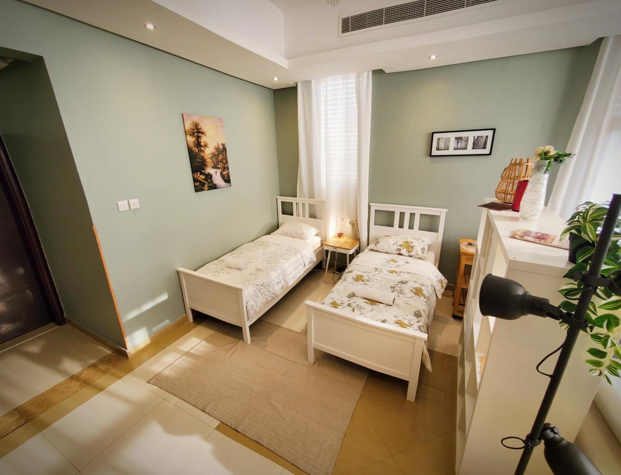 Cute House Sleeps 6 Patio Nr Metro Free Parking Dubai