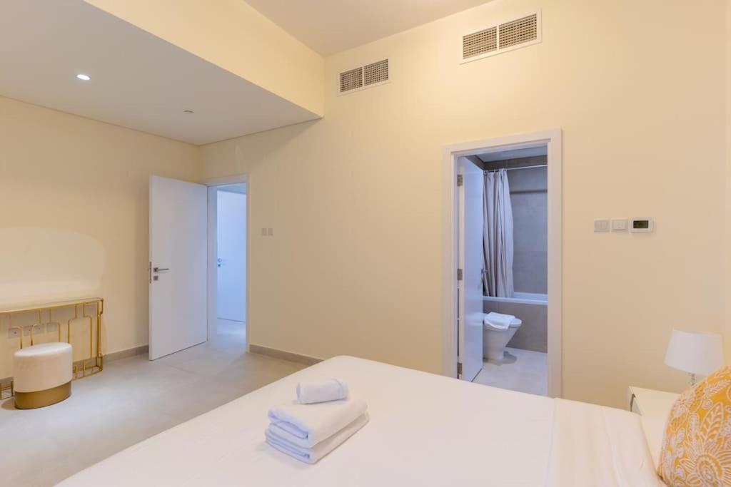Apartment Modern L Sleeps 4 L 2 Baths *