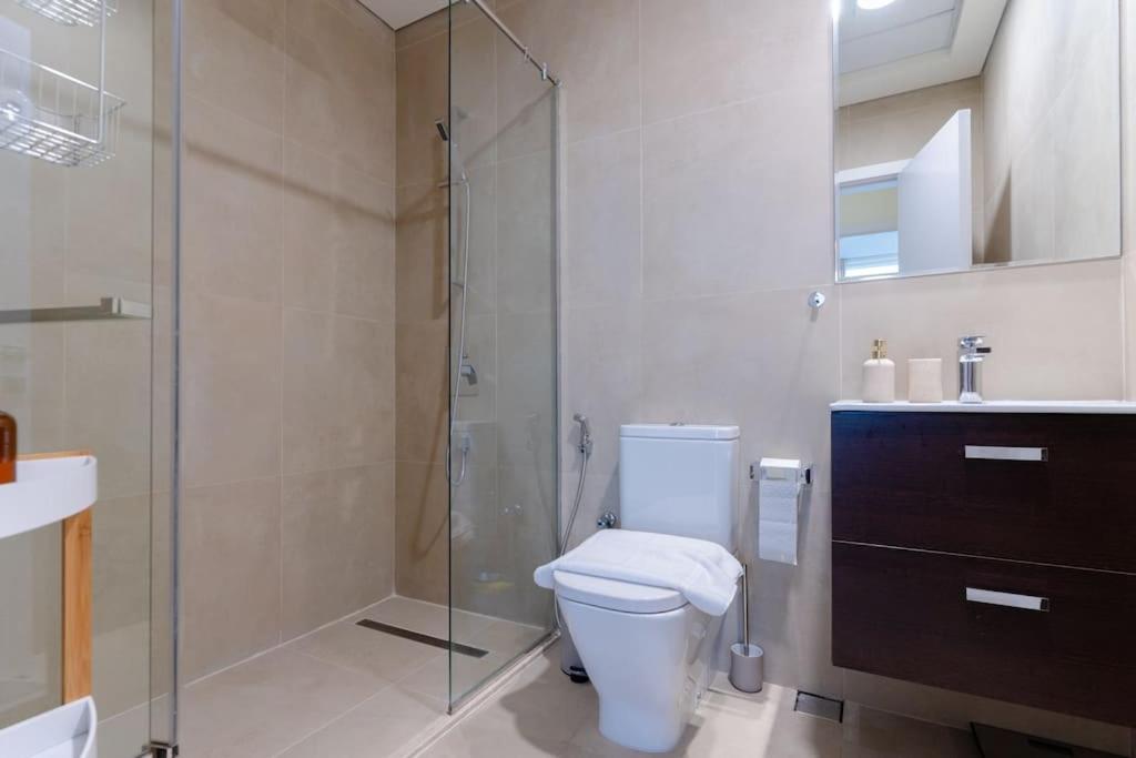 Modern L Sleeps 4 L 2 Baths Apartment Dubai