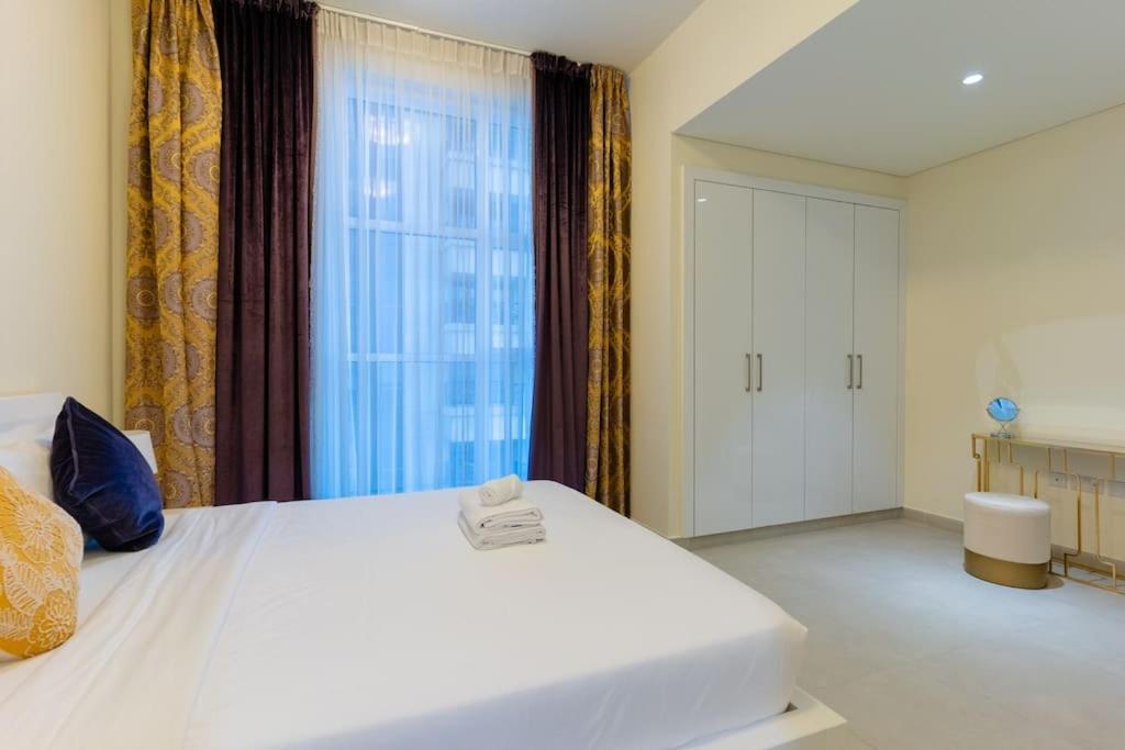 Modern L Sleeps 4 L 2 Baths Apartment *