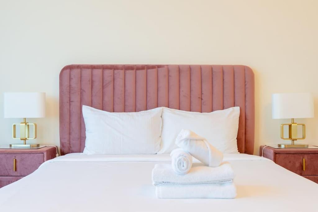 Modern L Sleeps 4 L 2 Baths Apartment