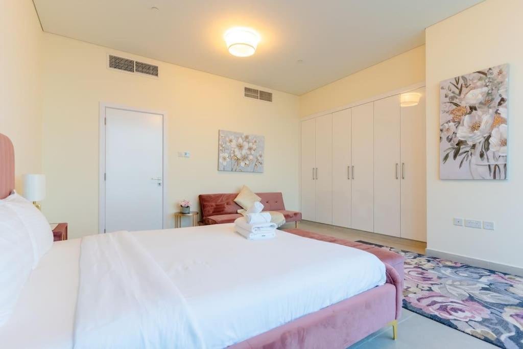 Modern L Sleeps 4 L 2 Baths Apartment Dubai