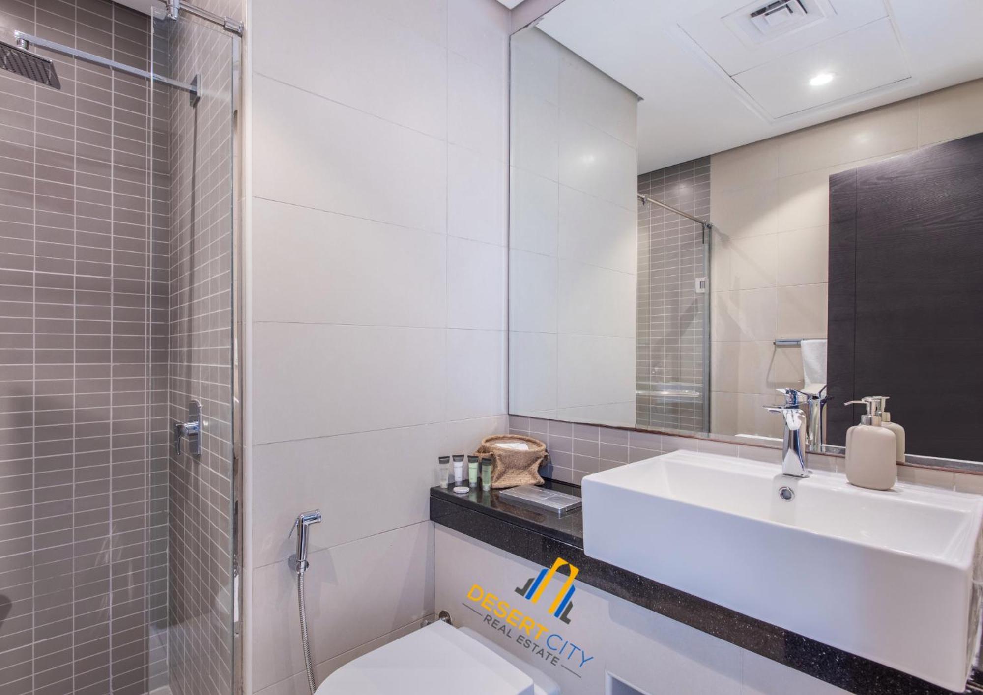 One Bed In Marina With Marina Views, Hosted By Desert Apartment