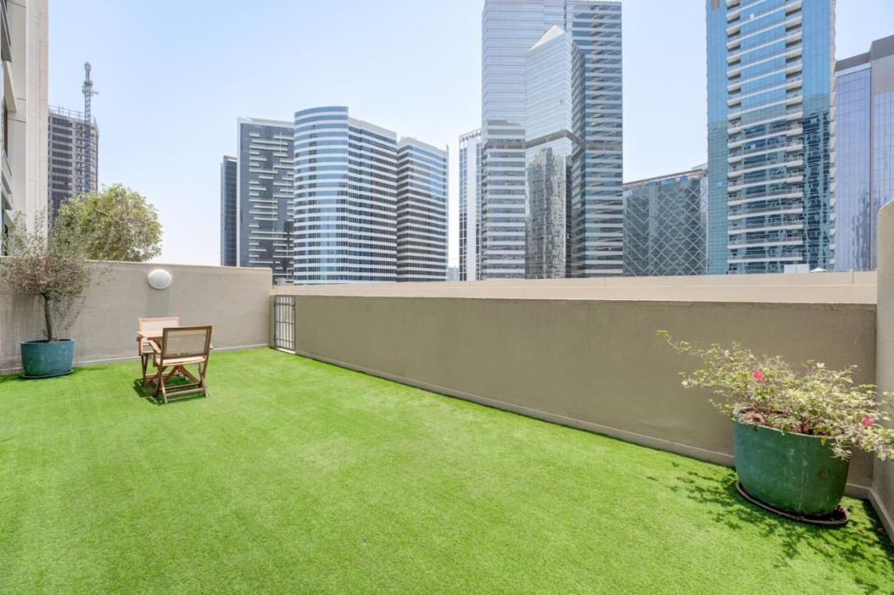 Apartment Downtown 1 Bed With Large Bright Terrace Dubai