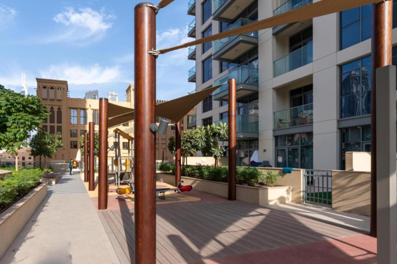 Downtown 1 Bed With Large Bright Terrace *