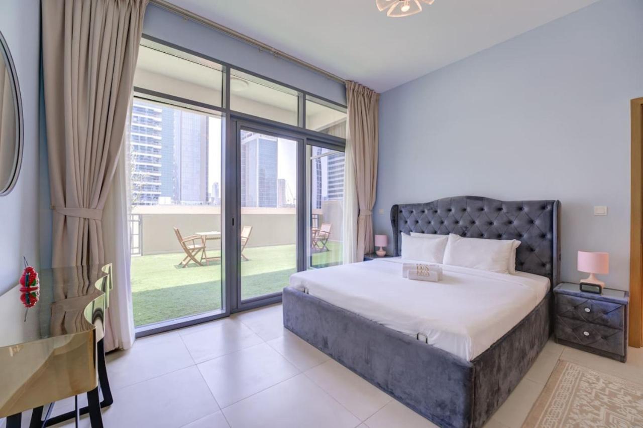 Apartment Downtown 1 Bed With Large Bright Terrace Dubai