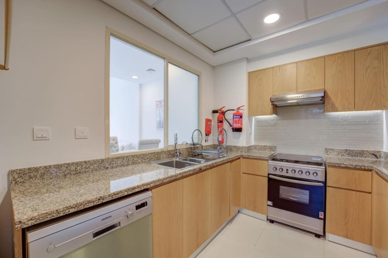 Apartment Downtown 1 Bed With Large Bright Terrace Dubai
