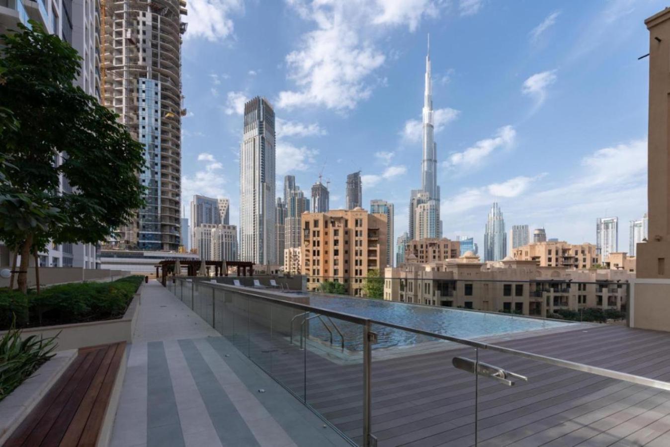 Downtown 1 Bed With Large Bright Terrace *