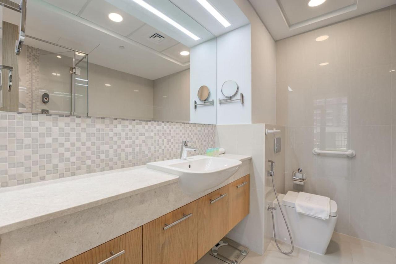 Apartment Downtown 1 Bed With Large Bright Terrace *