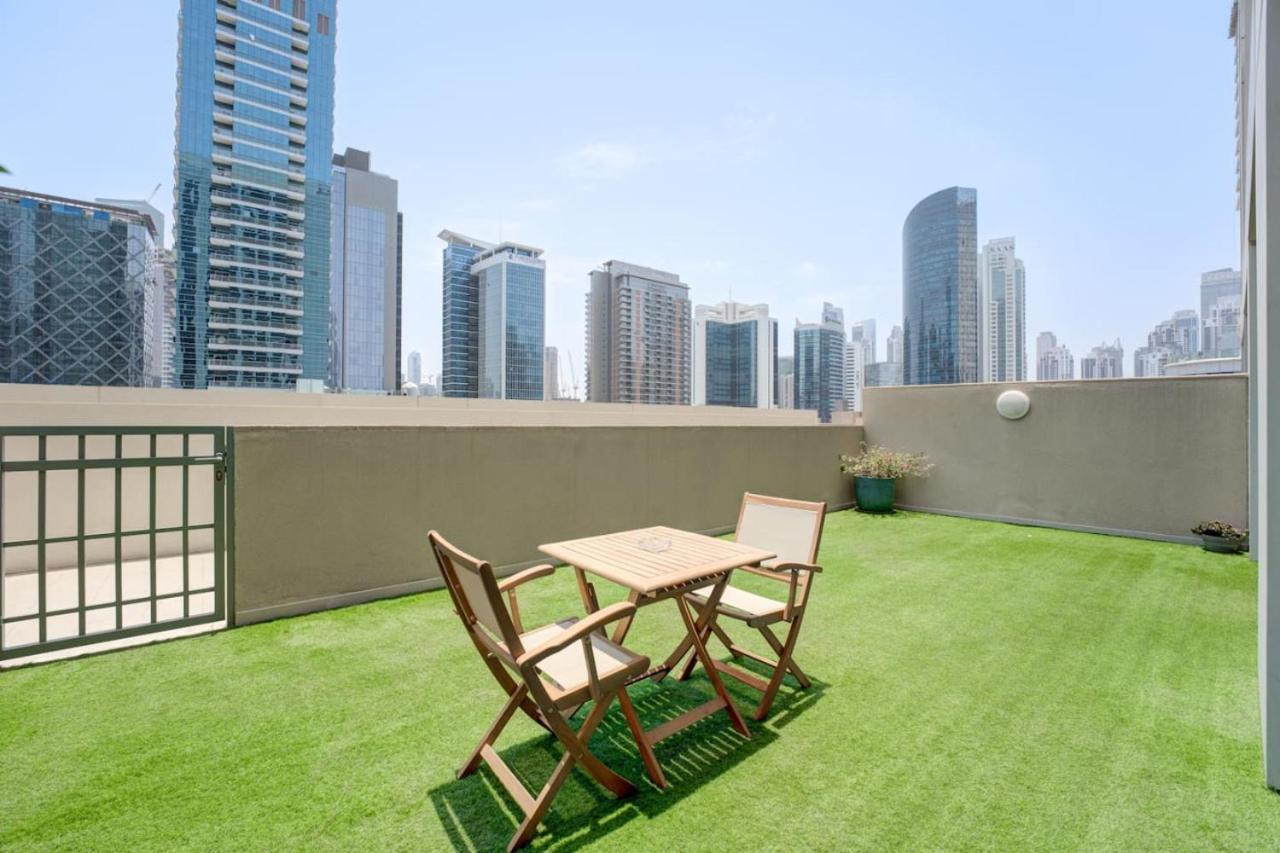 Downtown 1 Bed With Large Bright Terrace Apartment Dubai