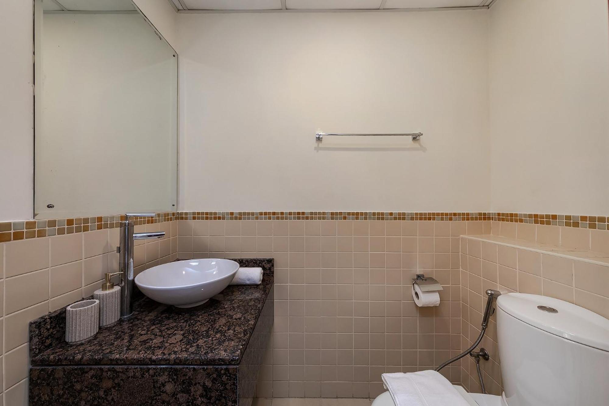 Excellent 1bdr At Bahar 6 Daire Dubai