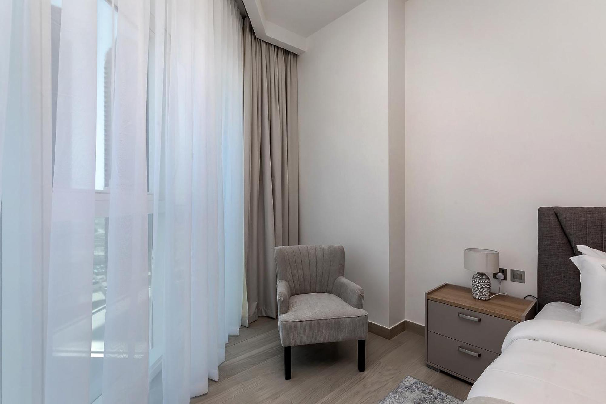 In Me Do Re Jumeirah Towers Apartment